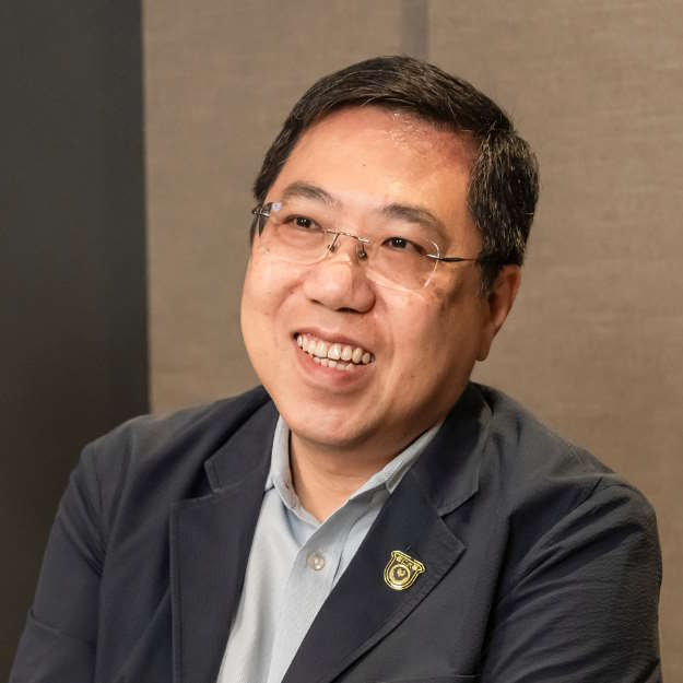 邬镇华, 校友