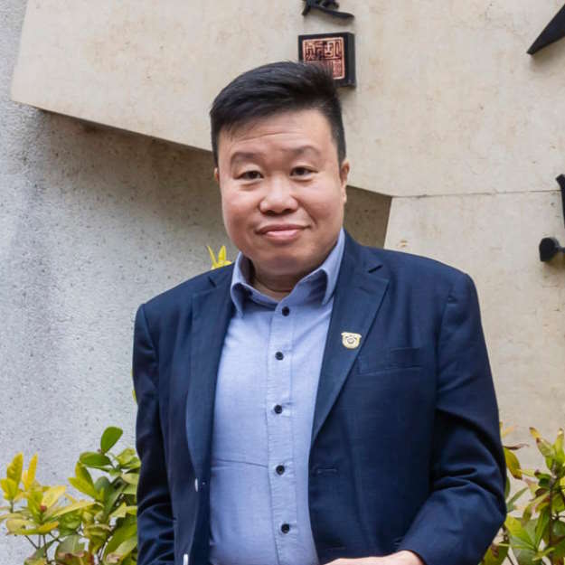 黎嘉恩, 校友