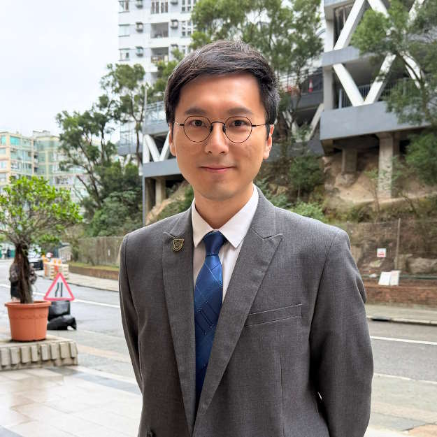 李卓谦, 校友
